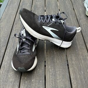Brooks Revel 4 running shoes size 9.5